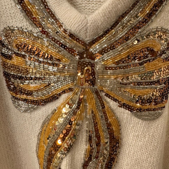 Elegant Vintage Cream V-Neck Sweater with Beaded/Sequin Bow Size Large - Picture 6 of 7
